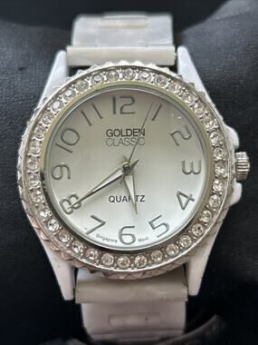 Golden Classic White Case And Band Women’s Quartz Watch